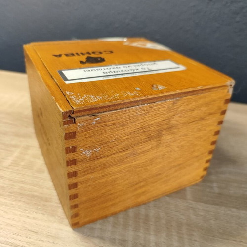 Empty wooden Cohiba 25 Robustos box used