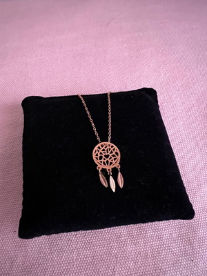 Steel necklace used with dreamcatcher and heart design