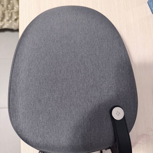 Apple AirPods Max like new with Spigen hard case and USB cable