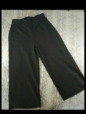 Crop pants black elastic like new, size S