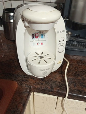 Tassimo coffee maker like new, barely used