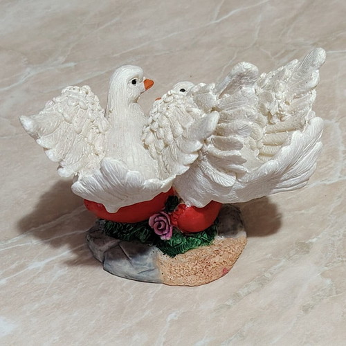 Decorative statuette with doves like new, height 13cm