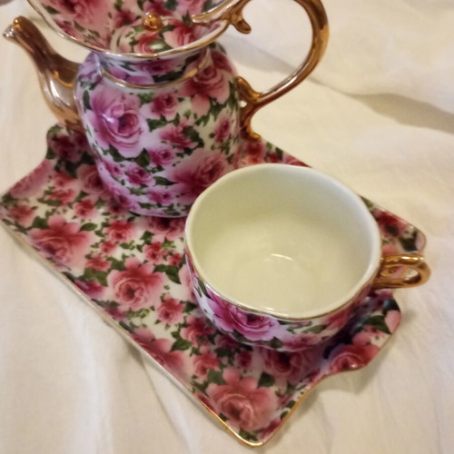 Vintage individual tea set porcelain with gold trim and roses like new