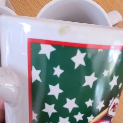 Set of 7 used Christmas mugs in two sizes
