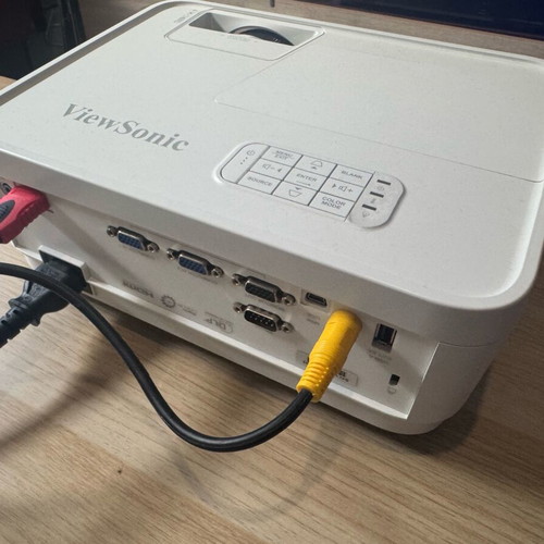 Viewsonic PS-501W Short Throw Projector like new