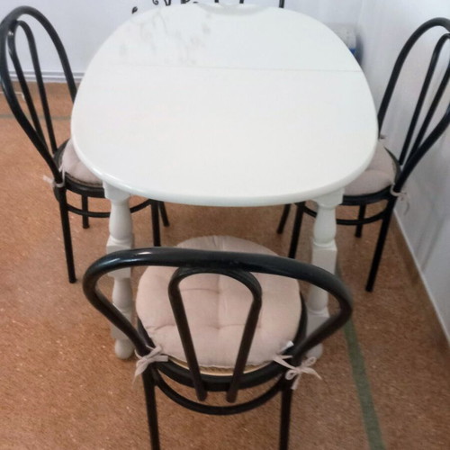 Dining table with 4 Viennese chairs like new, white, extendable