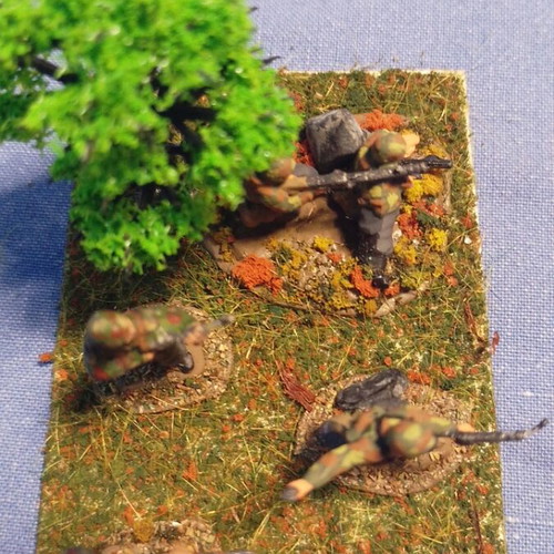 Mini Diorama German Paratroopers World War II scale 1/72 like new