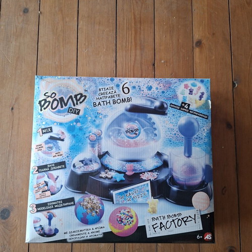 Factory bath bomb kit for kids 4+