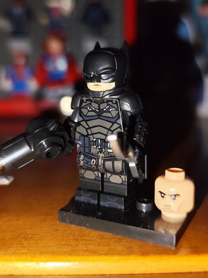 Μινιφιγούρα Batman σαν καινούργιο με αξεσουάρ Robert Pattinson