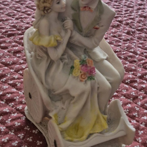 Figurine depicting a newlywed couple used