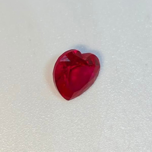 Lab-created heart-shaped ruby like new, excellent 1cm cut