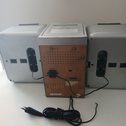 Buntz Radio Cassette Player used with 2 detachable speakers