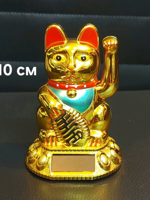 Maneki Neko new Japanese cat for good luck with solar power