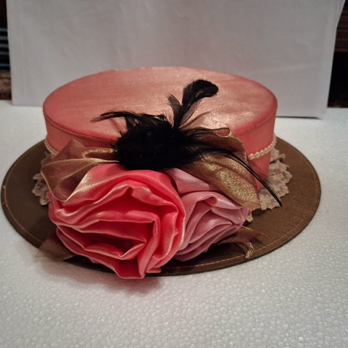 Women's jewelry box used, hat-shaped, red and pink