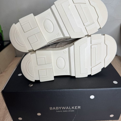 Babywalker suede boots size 28 new, beige and grey