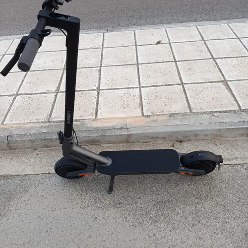 Xiaomi 4 Ultra Electric Scooter like new, 600 km range