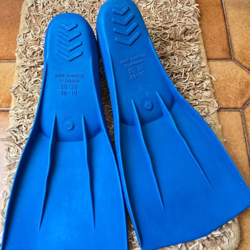 Florida children's swim fins size 26-28, lightly used