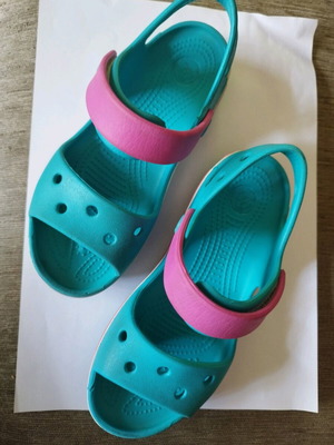 Πέδιλα Crocs C13 σαν καινούργια, τυρκουάζ με ροζ, νούμερο 30-31
