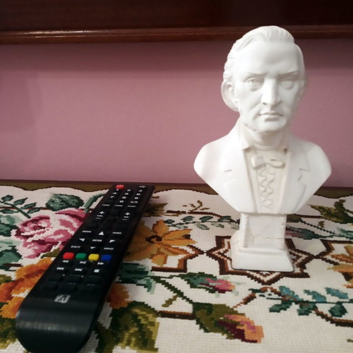 2 Busts of Beethoven and Wagner like new, white with matte finish