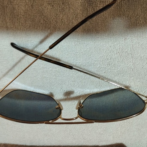 Ray Ban Caravan 58015 sunglasses like new, gold