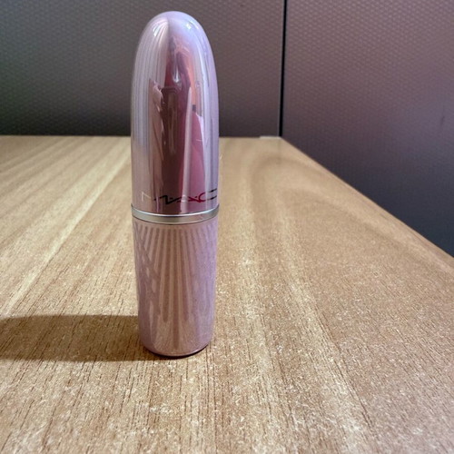 Mac Matte Lipstick in Heart Goes Boom shade like new