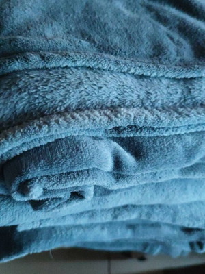 Fleece blanket single like new, dark blue