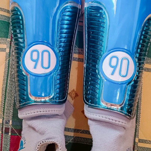 Nike adult football shin guards like new