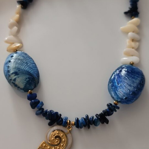 Necklace with shells and steel pendant, new, blue