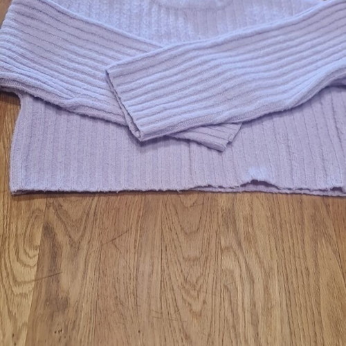 Bershka lilac short pullover like new