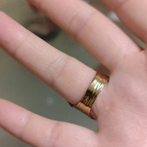 Impressive embossed ring new, gold color stainless steel
