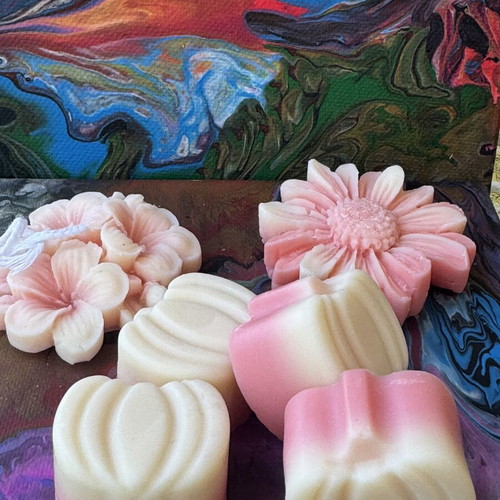 Handmade candle and wax melts with 2 flowers and 4 pumpkins
