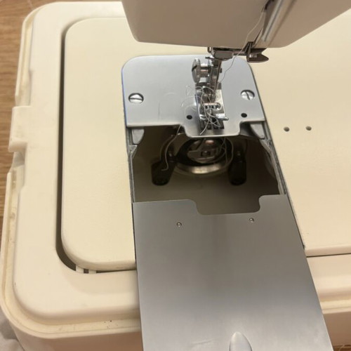 Brother Sewing Machine VX 667 Model E like new, in case
