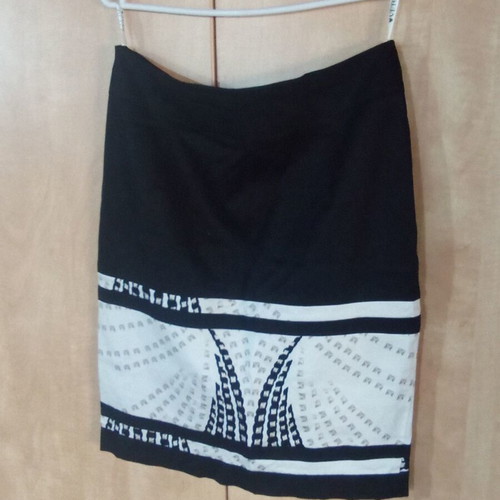 Women's Skirt knee-length, like new, black and white