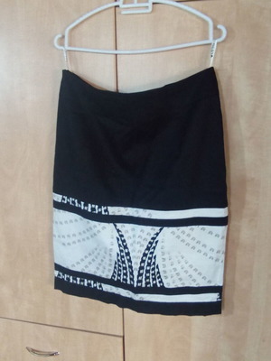 Women's Skirt knee-length, like new, black and white