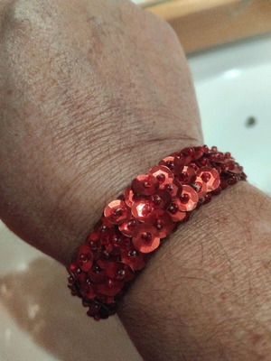 Elastic bracelet with red sequins like new