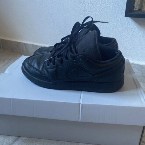 Jordan Low Shoes Black women's size 40 like new