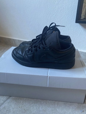 Jordan Low Shoes Black women's size 40 like new