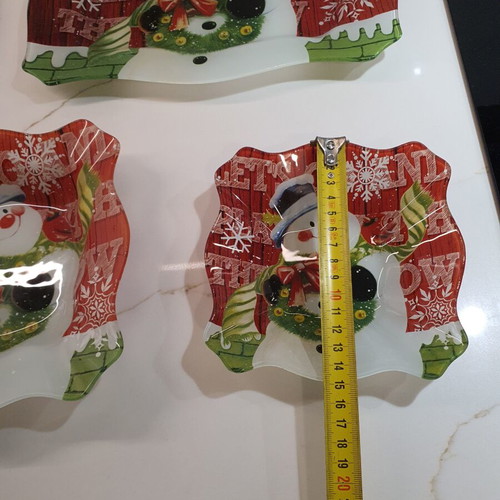 Christmas plates set of 5, new