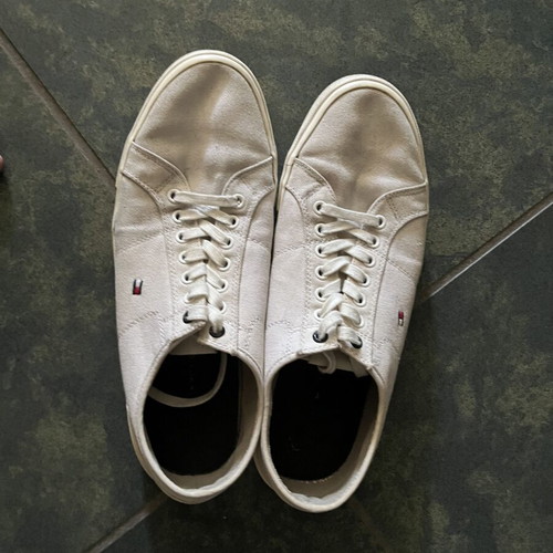 Tommy Hilfiger sneakers size 44 like new, white