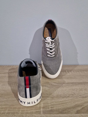 Tommy Hilfiger men's grey suede sneakers like new, size 42