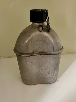 Military metal canteen used, vintage 1945