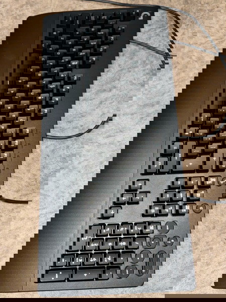 Logitech G213