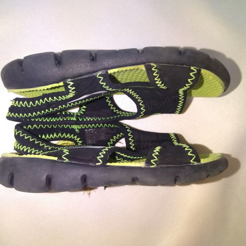 Nike shoes used for boy size 19, lightweight for first steps