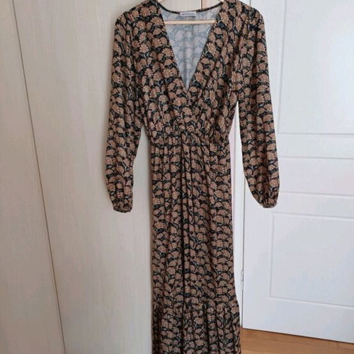 Wardrobe with 5 dresses, 3 skirts and Zic Zac coat like new