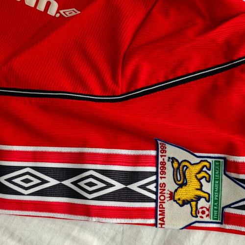 Manchester United football jersey like new, authentic, size Large