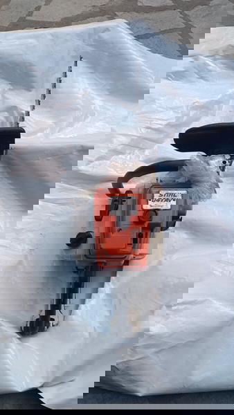 Stihl Αλυσοπρίονο 041/ΑV + Δώρο 7 τεμ αλυσίδες, 2 καινούργιες, και 5 ελαφρώς μεταχειρισμένες 3/8