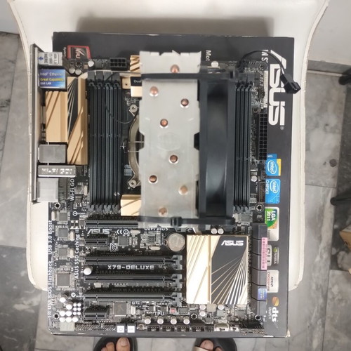 Intel Core i7 4930K CPU with ASUS X79 Deluxe motherboard and Cooler Master Hyper T4