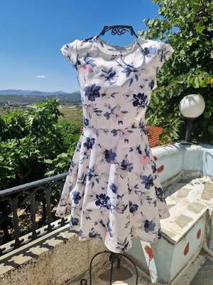 Blue Vanilla floral dress like new, white and blue, size S