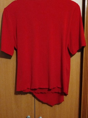 Red blouse like new, size M