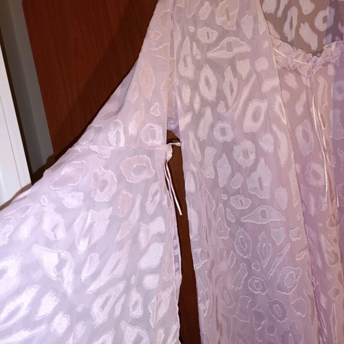 Nightgown set with matching robe like new, size M